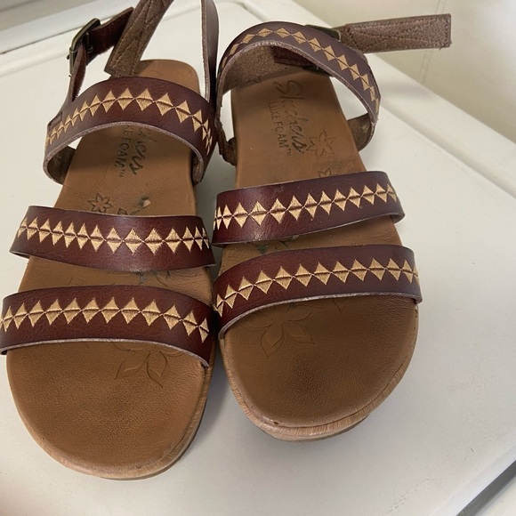 Sketchers, Size 8 brown and cream, Becca, sandals, with diamond Design - Picture 6 of 8